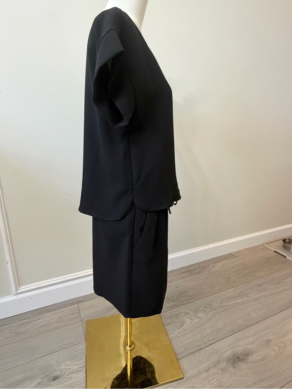 Jigsaw Black Short-Sleeve Drawstring-Waist Midi Dress - Picture 5 of 8